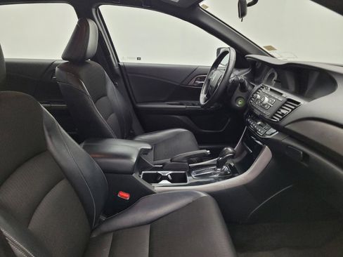 Used 2017 Honda Accord Sport image 21