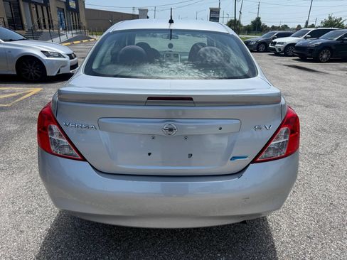 Used 2014 Nissan Versa SV FWD image 4