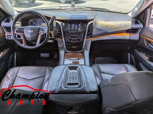 Used 2017 Cadillac Escalade Premium Luxury RWD image 21