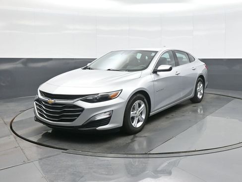 Used 2022 Chevrolet Malibu LS w/ Driver Confidence Package II image 3