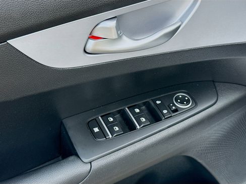 Used 2024 Kia Forte LXS FWD image 20