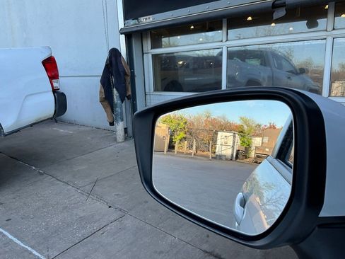 Used 2025 Nissan Versa SV image 18