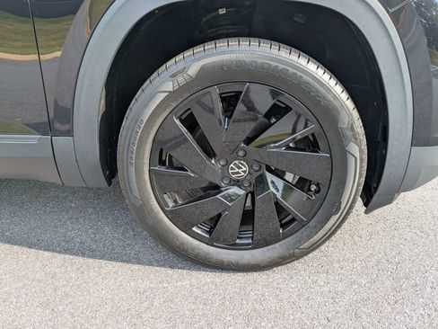 Used 2024 Volkswagen Atlas Cross Sport SE w/ Black Wheel Package FWD image 11
