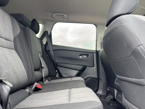 Used 2025 Nissan Rogue SV image 10