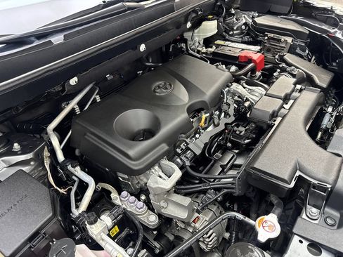 Used 2021 Toyota RAV4 LE FWD image 77