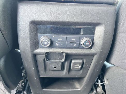 Used 2021 Chevrolet Traverse Premier image 32