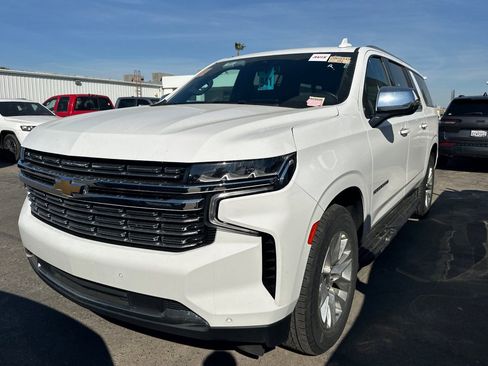 Used 2023 Chevrolet Suburban Premier image 2