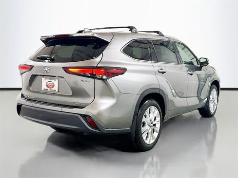 New 2026 Toyota Highlander Limited image 4