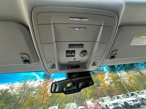 Used 2018 GMC Yukon SLT image 32