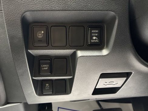 Used 2024 Nissan Frontier SL w/ Technology Package image 13