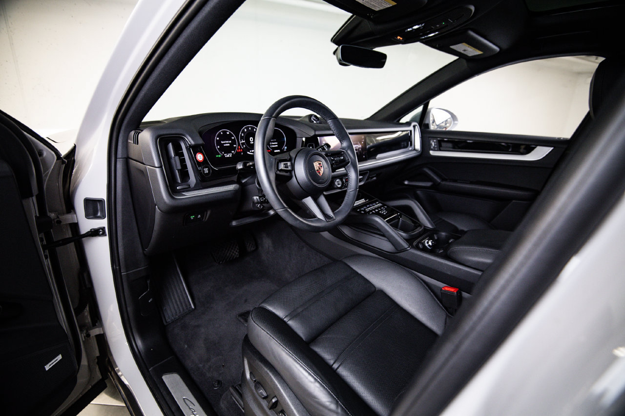 Certified 2026 Porsche Cayenne Coupe AWD/4WD image 4