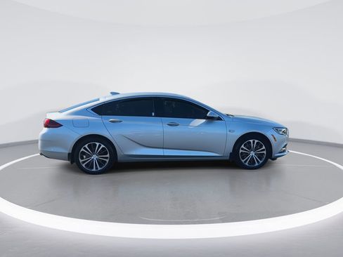 Used 2018 Buick Regal Essence w/ Driver Confidence Package #1 AWD/4WD image 9