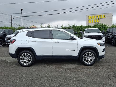 Used 2023 Jeep Compass Latitude AWD/4WD image 8