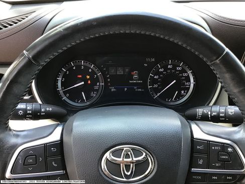Used 2021 Toyota Highlander Limited FWD image 13