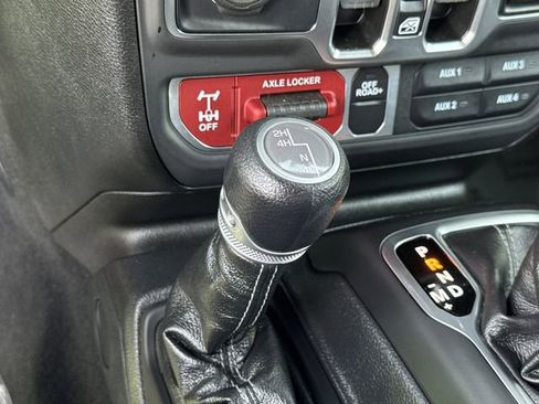 Used 2025 Jeep Wrangler Willys image 31