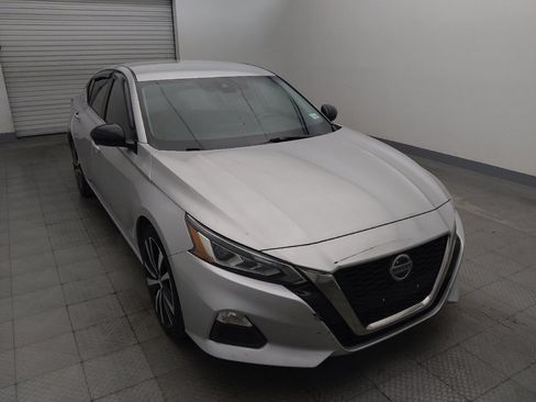 Used 2021 Nissan Altima 2.5 SR FWD image 14