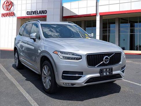 Used 2018 Volvo XC90 T6 Momentum w/ Convenience Package AWD/4WD image 2