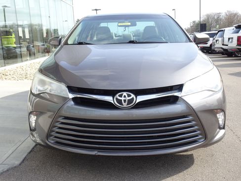 Used 2016 Toyota Camry XLE w/ Moonroof Package image 7