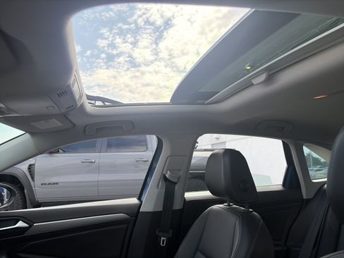 Used 2019 Volkswagen Jetta SE w/ Cold Weather Package image 19