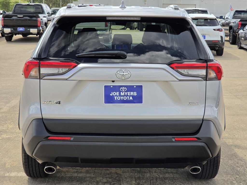 Used 2025 Toyota RAV4 XLE FWD image 8