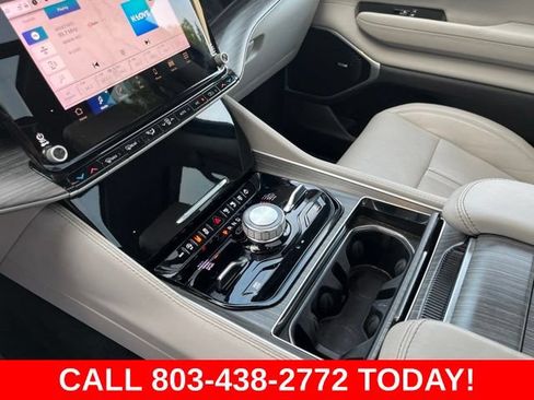 Used 2023 Jeep Wagoneer Series III w/ Premium Group I AWD/4WD image 30