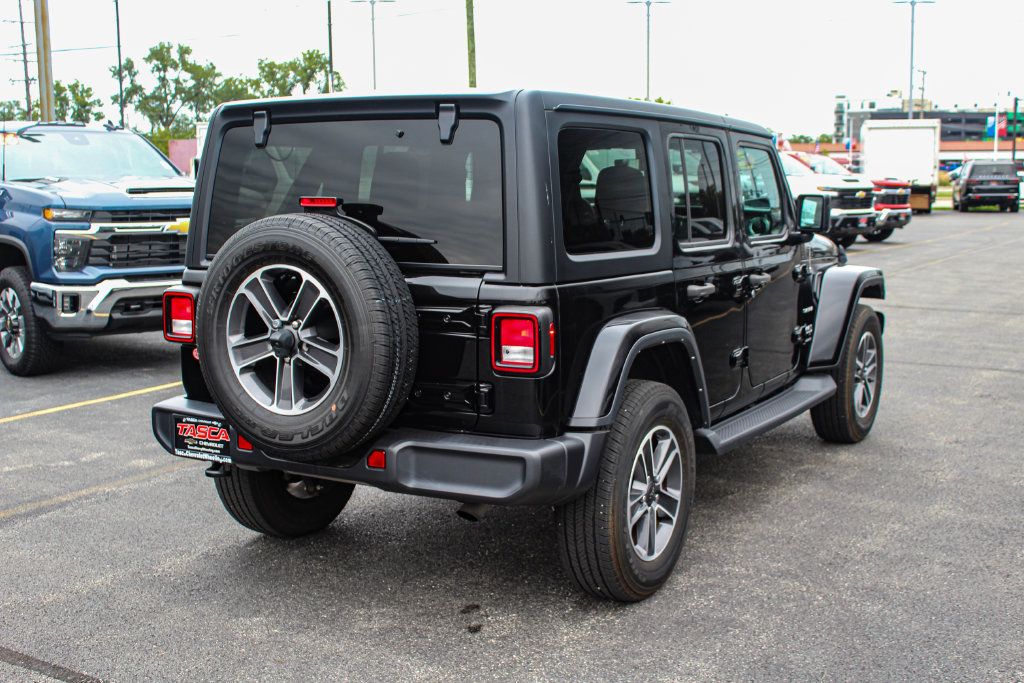 Used 2023 Jeep Wrangler Unlimited Sahara w/ Cold Weather Group AWD/4WD image 9