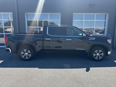 Used 2025 GMC Sierra 1500 SLT AWD/4WD image 4