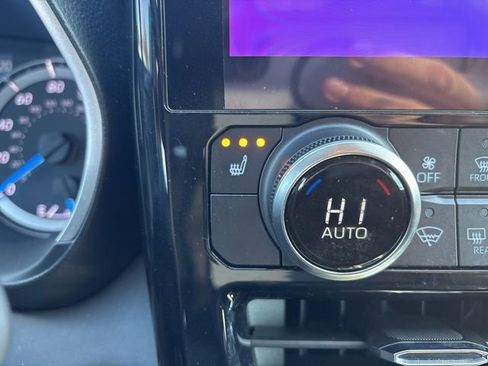 Certified 2024 Toyota Highlander XLE image 35