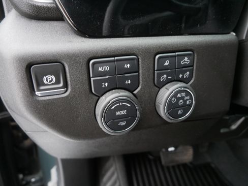 Certified 2025 Chevrolet Silverado 3500 LTZ w/ LTZ Convenience Package image 25