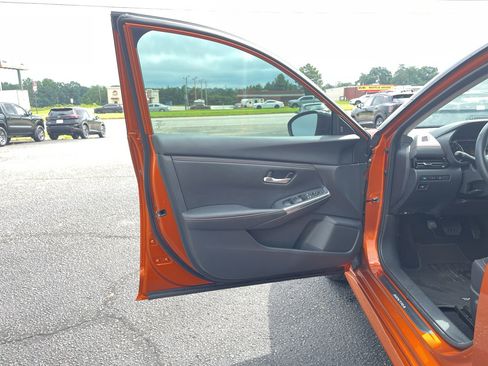 Certified 2025 Nissan Sentra SR image 8