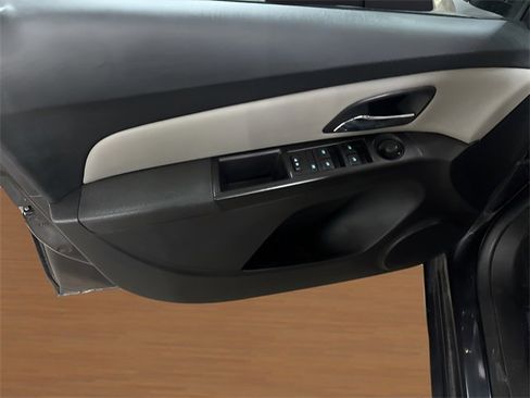 Used 2016 Chevrolet Cruze LS image 19