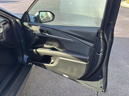 Used 2025 Toyota Camry XLE image 12