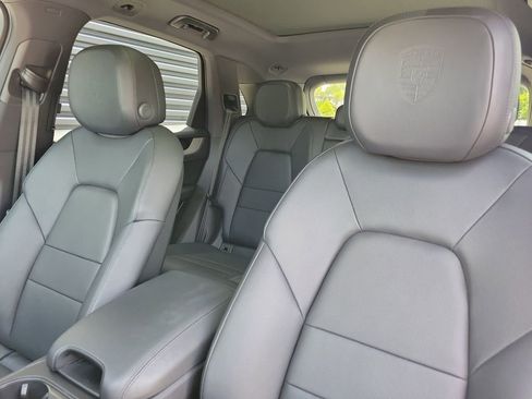 Certified 2025 Porsche Cayenne Base image 5