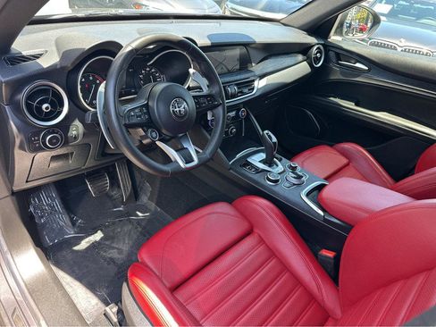 Used 2023 Alfa Romeo Stelvio Sprint RWD image 16