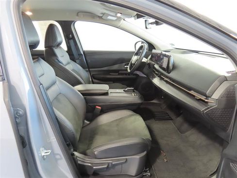 Used 2024 Nissan Ariya AWD image 39
