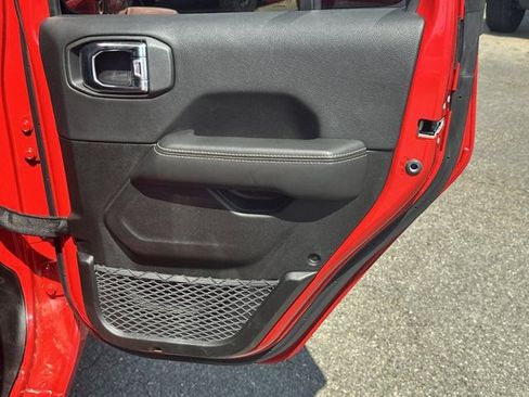 Certified 2025 Jeep Wrangler Unlimited Sahara w/ Safety Group AWD/4WD image 15