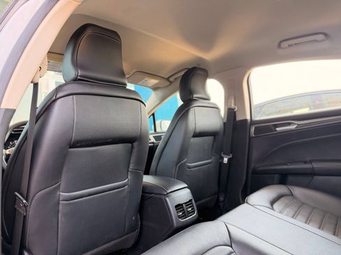 Used 2018 Ford Fusion SE w/ Equipment Group 602A FWD image 18
