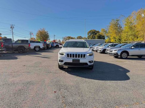Used 2019 Jeep Cherokee Limited image 3