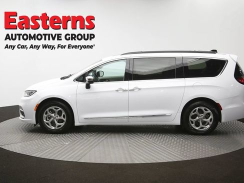 Used 2023 Chrysler Pacifica Limited FWD image 63