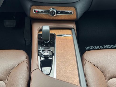 Used 2023 Volvo XC90 B5 Plus image 24