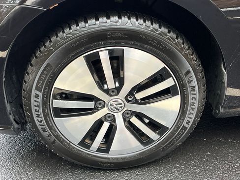 Used 2019 Volkswagen e-Golf SEL Premium image 24