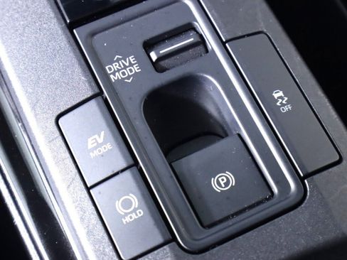 Used 2024 Toyota Prius LE image 25