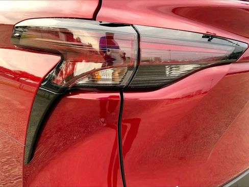 Certified 2026 Toyota Sienna XLE FWD image 28
