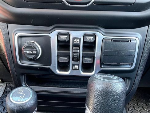 Used 2018 Jeep Wrangler Unlimited Sport S AWD/4WD image 14