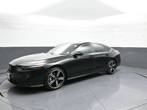 Used 2025 Honda Accord Sport image 10