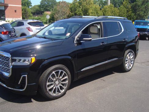 Certified 2023 GMC Acadia Denali w/ Denali Technology Package AWD/4WD image 1