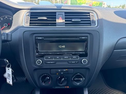 Used 2013 Volkswagen Jetta S FWD image 18