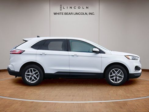 Used 2024 Ford Edge SEL w/ Convenience Package AWD/4WD image 4