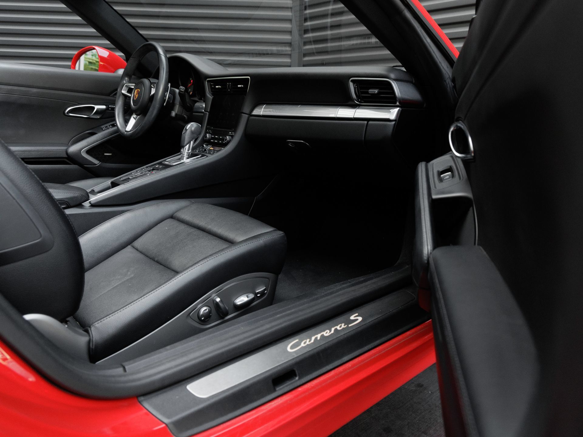 Certified 2019 Porsche 911 Carrera S RWD image 34