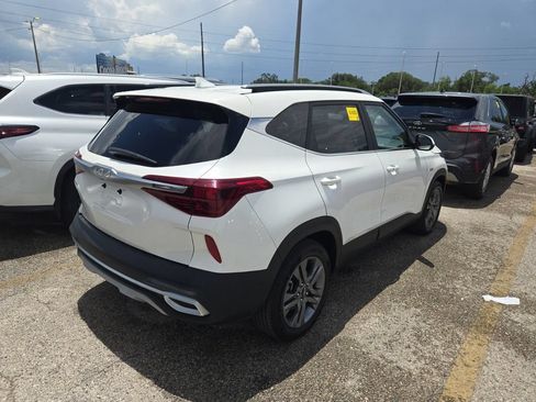 Used 2022 Kia Seltos S AWD/4WD image 3
